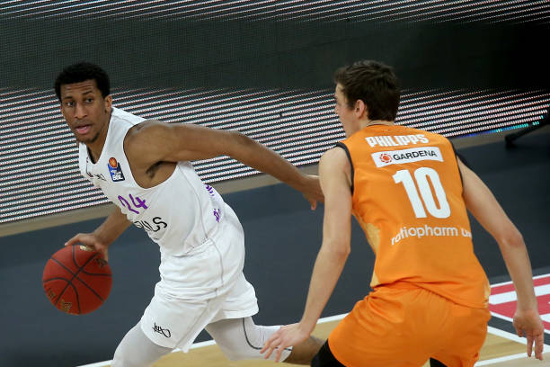 上屡建奇功 上屡建奇功